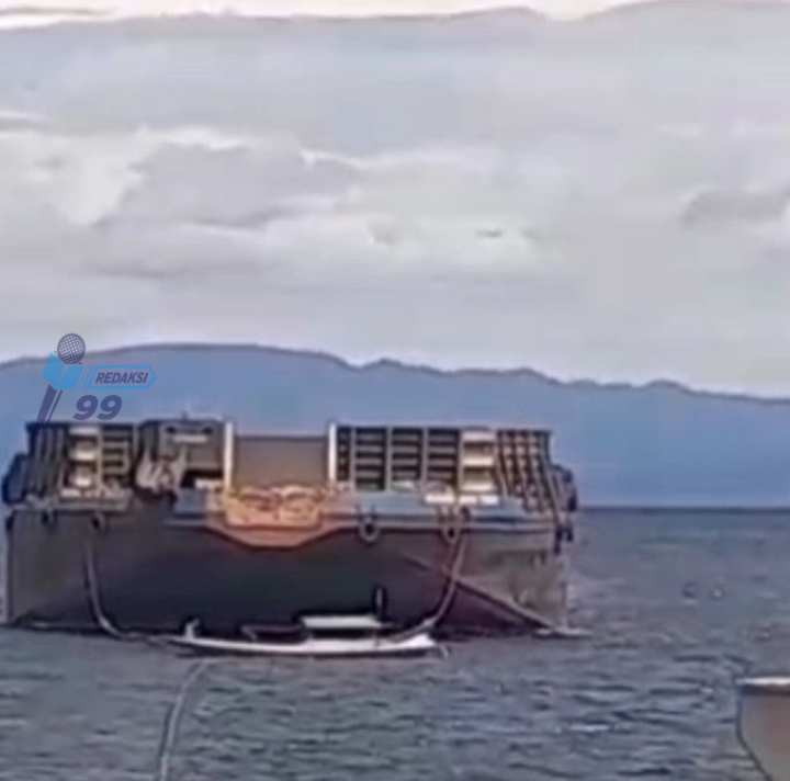 kapal tongkang tabrak longboat muna